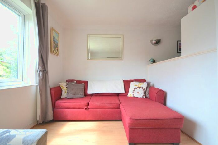 1 Bedroom Flat To Rent In St Benedicts Close, Tooting, London, SW17