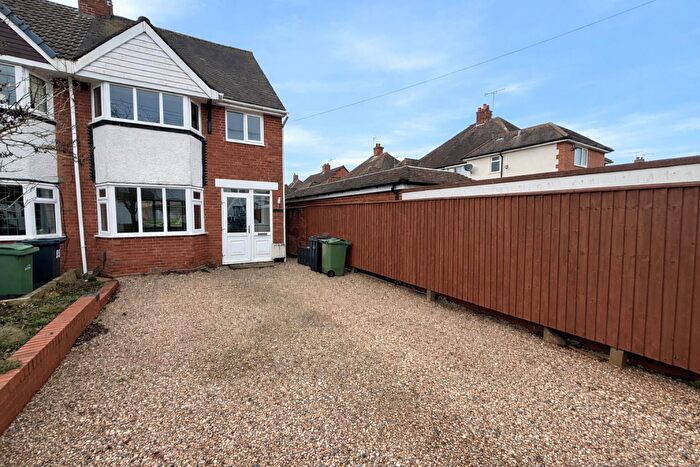 3 Bedroom House To Rent In Shenstone Valley Road, Halesowen, B62