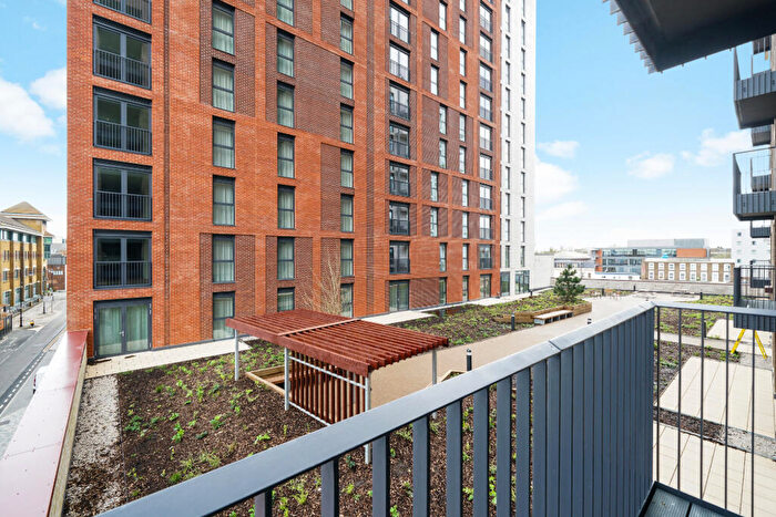 2 Bedroom Apartment To Rent In Lofting House, SL6