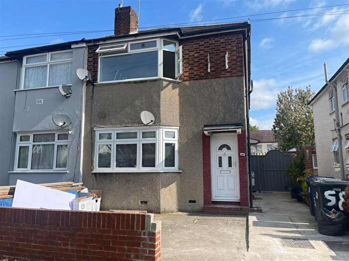 2 Bedroom Property To Rent In Balfour Road, Southall, UB2