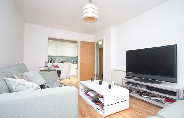 1 Bedroom Flat To Rent In Skyline Plaza Building, Commercial Road, London, E1