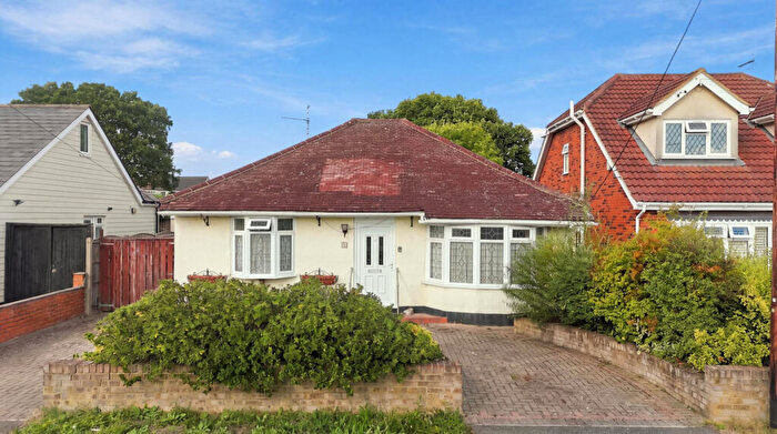 3 Bedroom Bungalow For Sale In Mount Avenue, Hockley, SS5