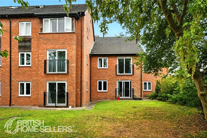 3 Bedroom Flat For Sale In Burton Stone Lane, York, North Yorkshire, YO30