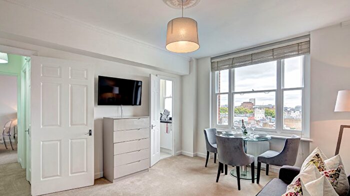 1 Bedroom Flat To Rent In Hill Street, London, W1J