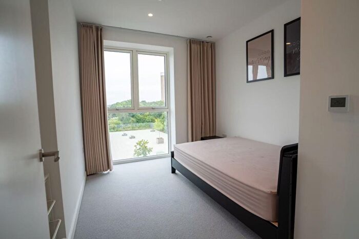 2 Bedroom Flat To Rent In Ribbon Lane, London, NW2
