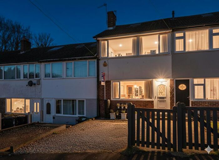 3 Bedroom Town House For Sale In Sommerdale Close, Bramley, Leeds, LS13