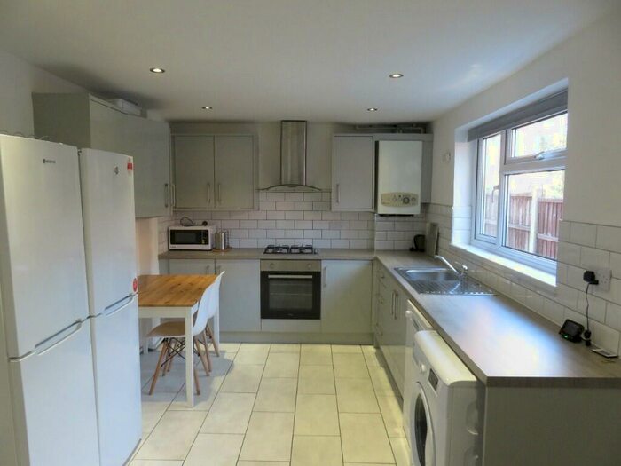 5 Bedroom Semi-Detached House To Rent In Derby Grove, Nottingham, Nottinghamshire, NG7