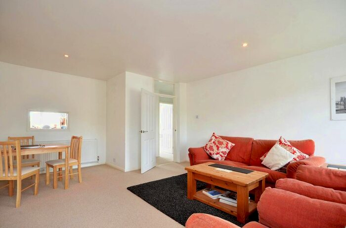 2 Bedroom Flat To Rent In Ockenden Close, Woking, GU22