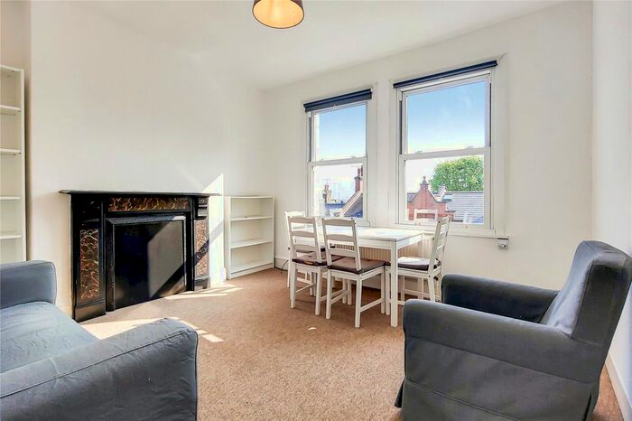 2 Bedroom Flat To Rent In Theatre Street, The Shaftesbury Estate, SW11