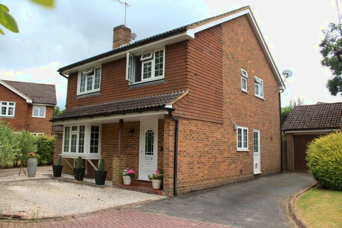 4 Bedroom Detached House To Rent In Pullman Lane, Godalming, Surrey, GU7