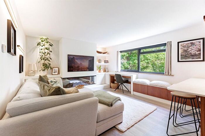 2 Bedroom Apartment For Sale In Woodside Court, Llanishen, Cardiff, CF14