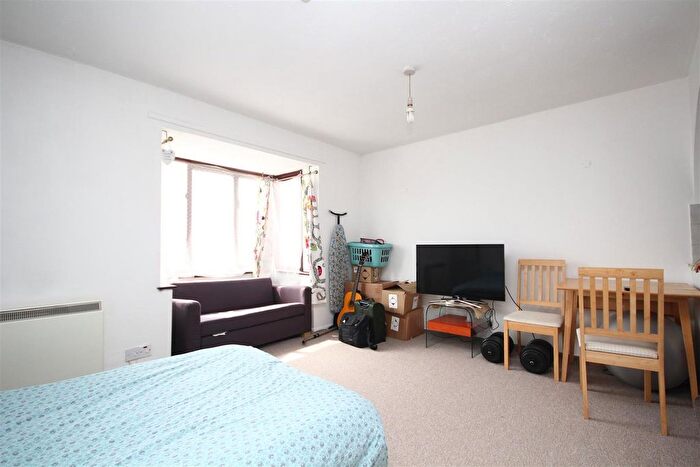 1 Bedroom Flat To Rent In Vardon Close, Acton, W3