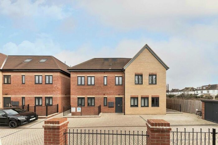 3 Bedroom Flat To Rent In Gunnersbury Avenue, London, W5