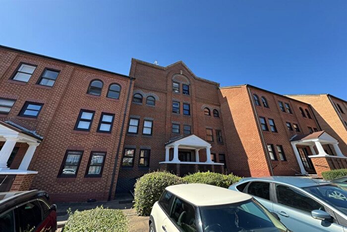 2 Bedroom Flat For Sale In Marks Court, Southend On Sea, SS1