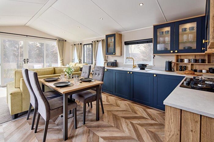 2 Bedroom Mobile/park Home For Sale In Akebar Park Country Park, Leyburn, North Yorkshire, DL8