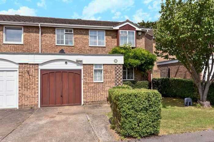 4 Bedroom Semi-Detached House To Rent In Kelsey Close, Cox Green, SL6