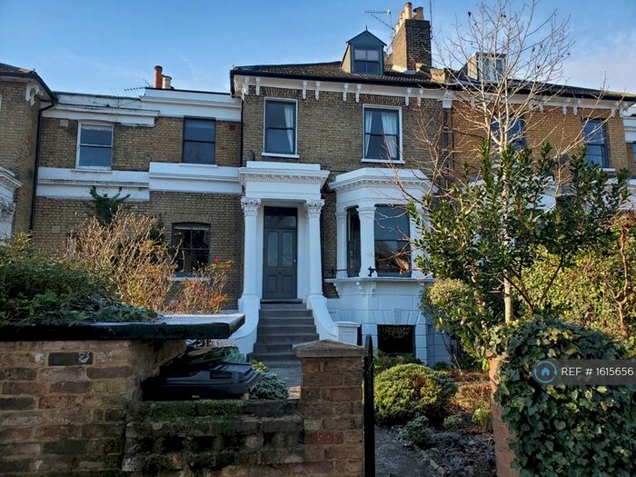 4 Bedroom Maisonette To Rent In Top, London, N16