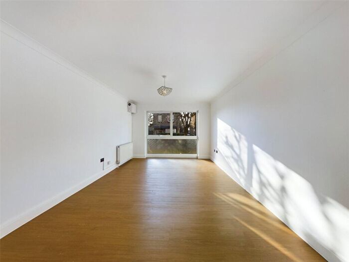 2 Bedroom Semi-Detached House To Rent In Princes Road, Romford, RM1
