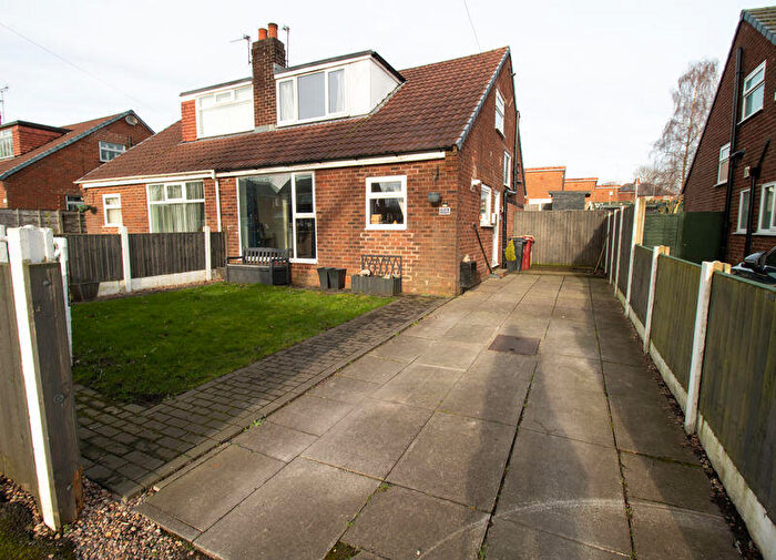 4 Bedroom Semi-Detached Bungalow For Sale In Trent Way, Kearsley, Bolton, BL4