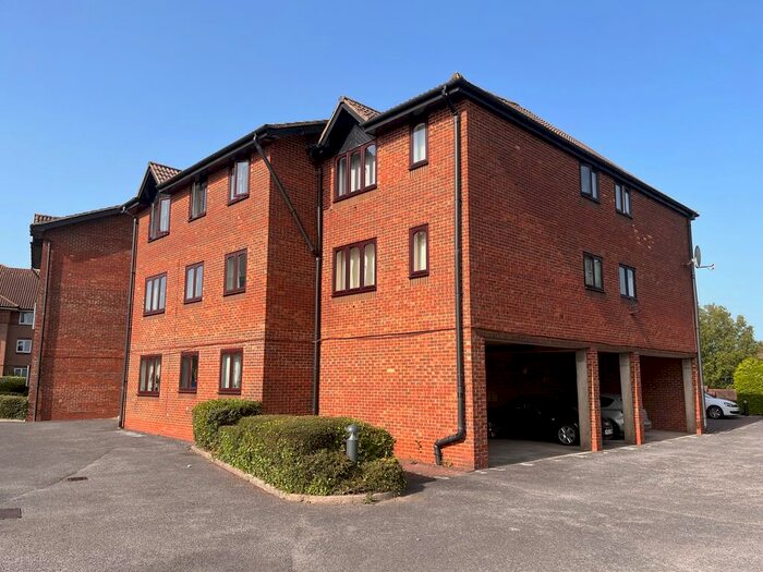 1 Bedroom Flat To Rent In Church Road, Haywards Heath, RH16