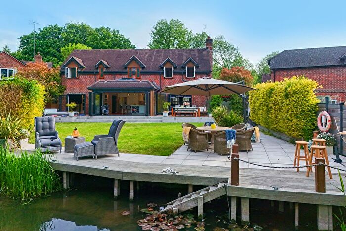 4 Bedroom Detached House For Sale In Dewe Lane, Burghfield, Reading, RG30