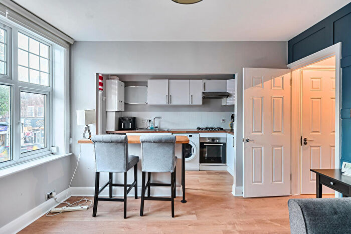 1 Bedroom Flat For Sale In Central Road, Worcester Park, KT4
