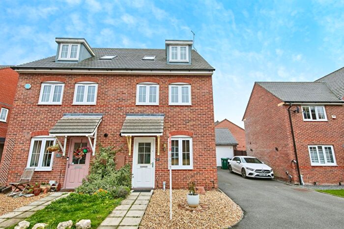 3 Bedroom Semi Detached House For Sale In Nottingham Close, Church Gresley, Swadlincote, DE11