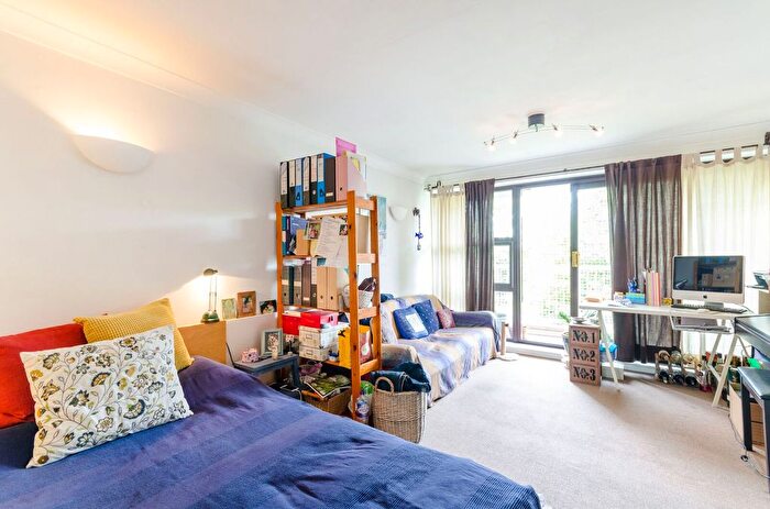 3 Bedroom Flat To Rent In Glenbuck Road, Surbiton, KT6
