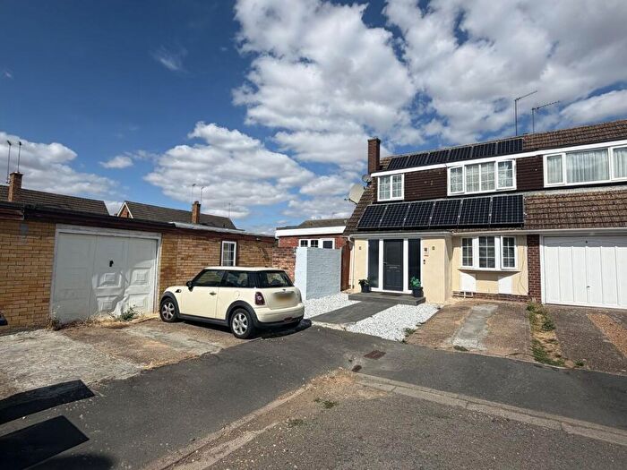 4 Bedroom Semi Detached House For Sale In Bideford Close, Northampton, NN3