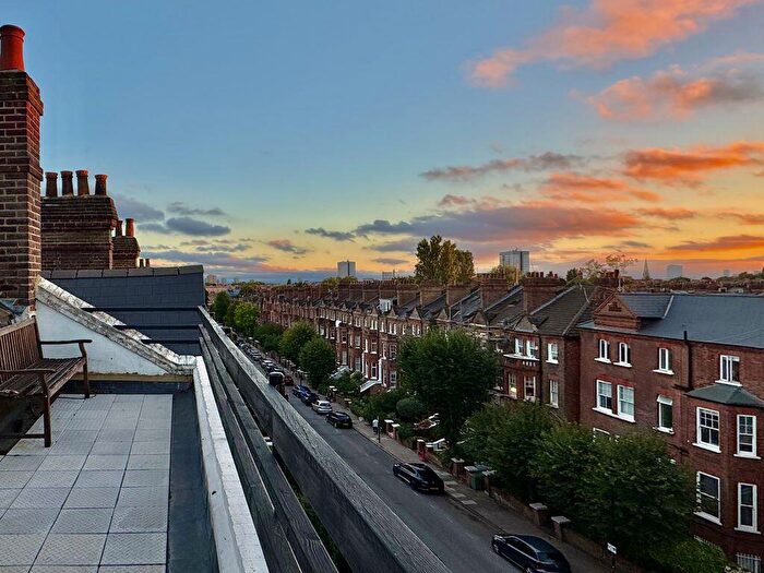 2 Bedroom Flat For Sale In Goldhurst Terrace, London, NW6