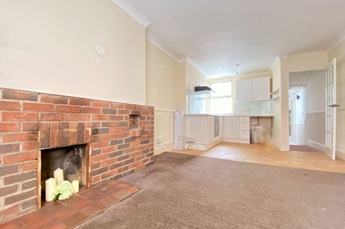 2 Bedroom Maisonette For Sale In A High Street, Ringwood, Hampshire, BH24