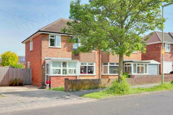 3 Bedroom Semi-Detached House To Rent In Basingstoke, RG21