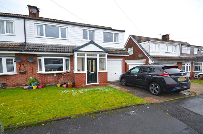 4 Bedroom Semi Detached House For Sale In Hill Mount, Dukinfield, SK16