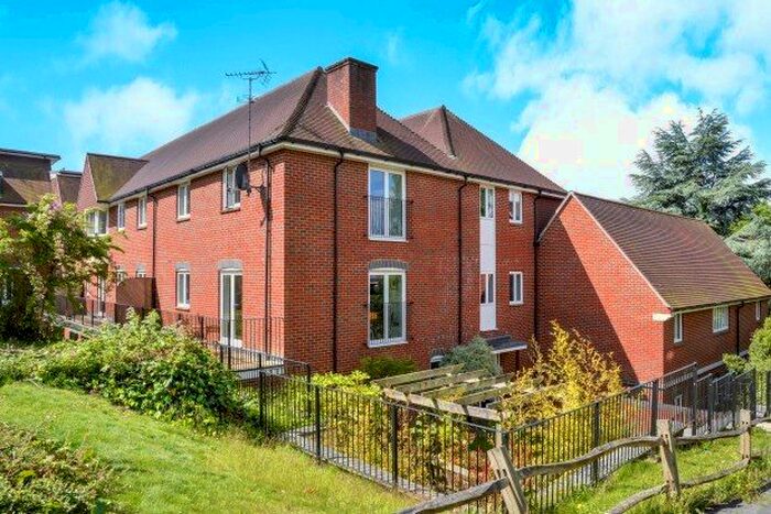1 Bedroom Flat To Rent In Horsham Road, Dorking, RH4