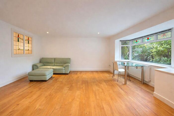 1 Bedroom Flat To Rent In Dartford Avenue, Edmonton, N9