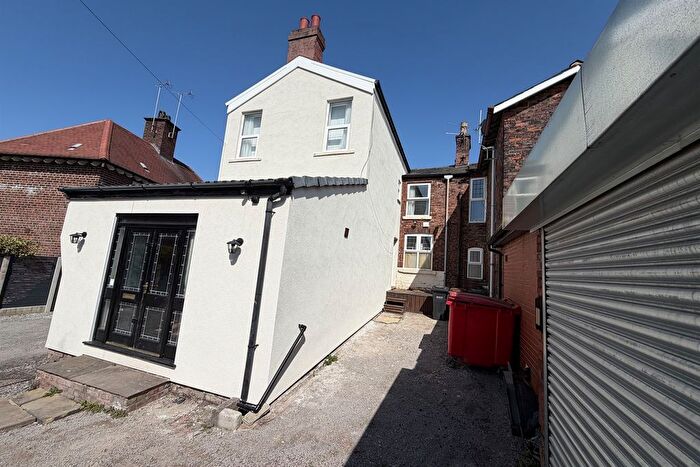 2 Bedroom Flat To Rent In Cheadle Hulme, Cheadle, SK8