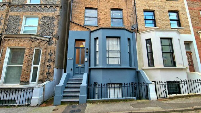 2 Bedroom Flat To Rent In Chandos Road, Broadstairs, CT10