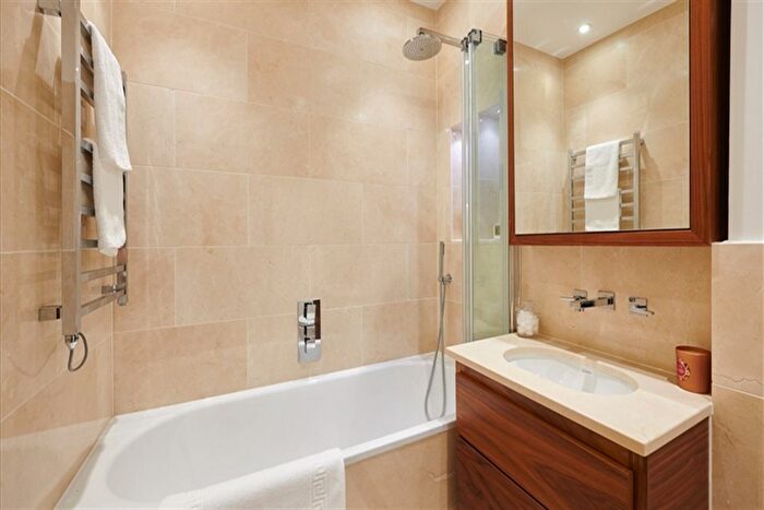 1 Bedroom Flat To Rent In Kensington Gardens Square, London, W2