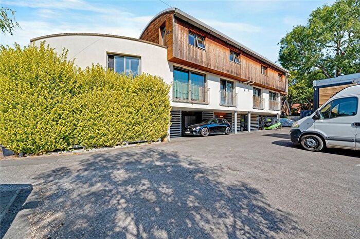 2 Bedroom Flat For Sale In Windlesham Mews, Hampton Hill, TW12