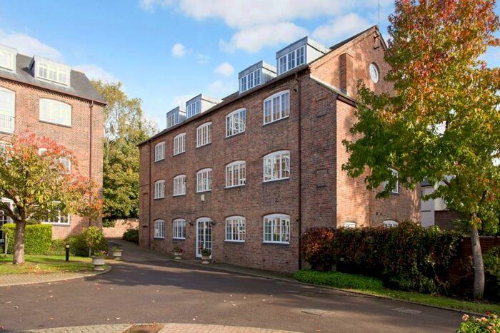 2 Bedroom Apartment To Rent In Abbey Mill Lane St. Albans, AL3
