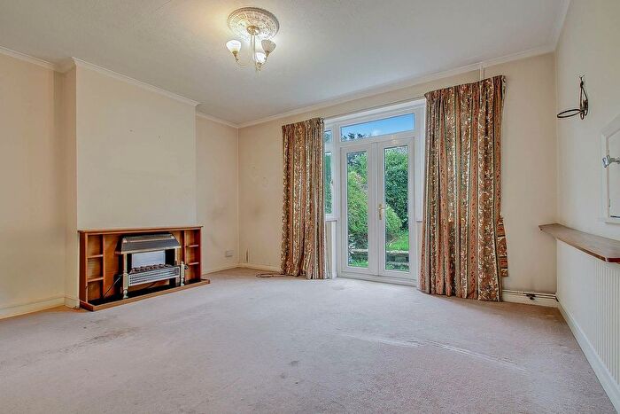 3 Bedroom Semi Detached House For Sale In Sellers Hall Close, London, N3