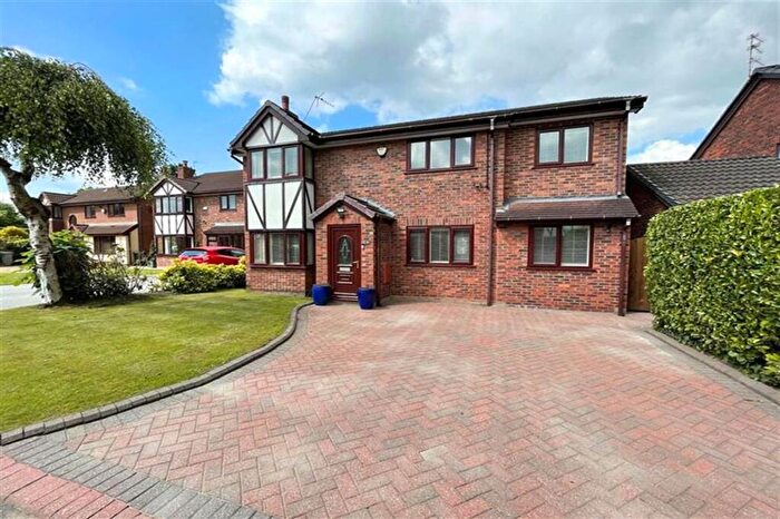 3 Bedroom Detached House For Sale In Poolcroft, Sale, M33