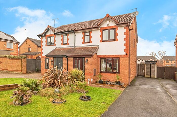 3 Bedroom Semi Detached House For Sale In Willow Court, Alverthorpe, Wakefield, WF2