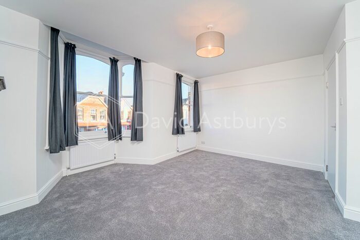 3 Bedroom Flat To Rent In Palace Road, Crouch End, London, N8