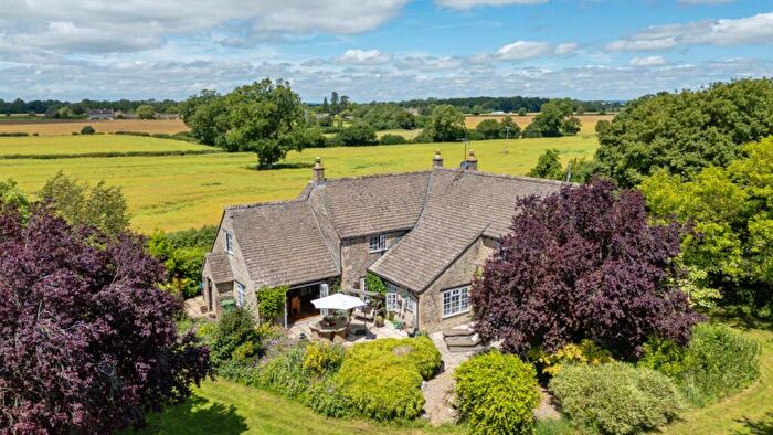 4 Bedroom Detached House To Rent In Broomfield Chippenham, SN14