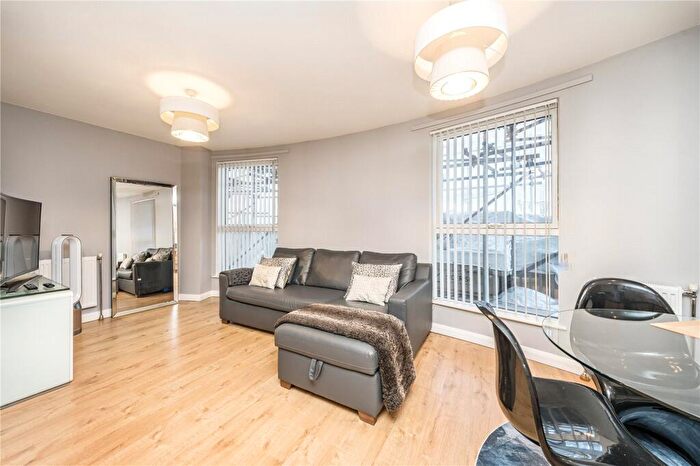 1 Bedroom Apartment For Sale In Queensland Road, London, N7
