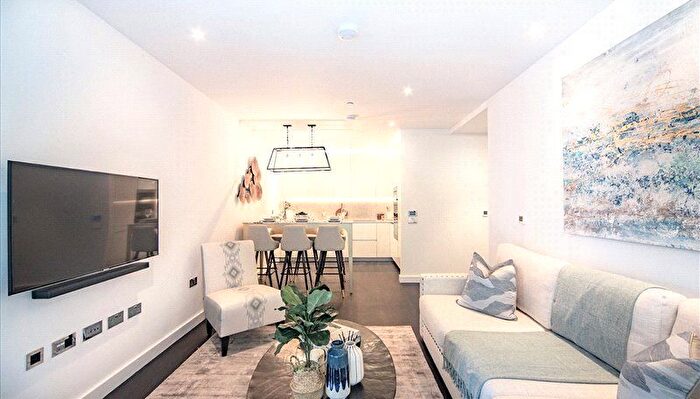 2 Bedroom Flat To Rent In Charles Clowes Walk, Thornes House, Battersea, SW11