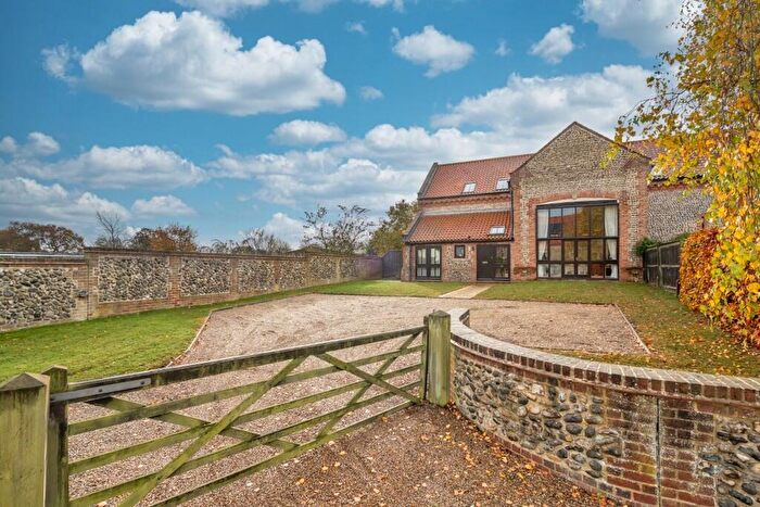 3 Bedroom Barn Conversion For Sale In Aylmerton, NR11