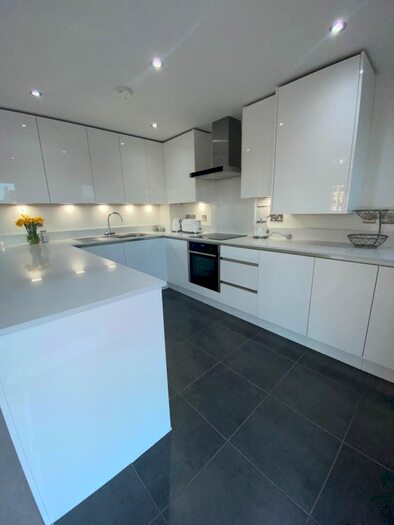 2 Bedroom Flat To Rent In Queen Street, Hull, HU1