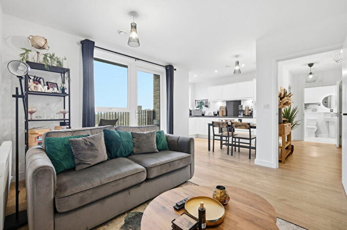 1 Bedroom Flat For Sale In Peregrine Drive, Brentwood, CM13